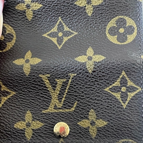 Authentic Louis Vuitton 4 key holder Monogram - Picture 8 of 11